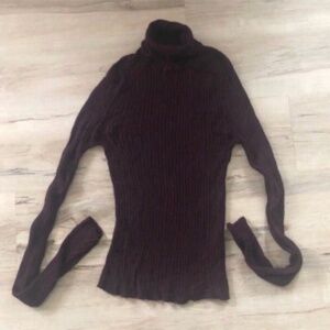 Women's Ribbed Turtleneck Sweater - Burgundy
